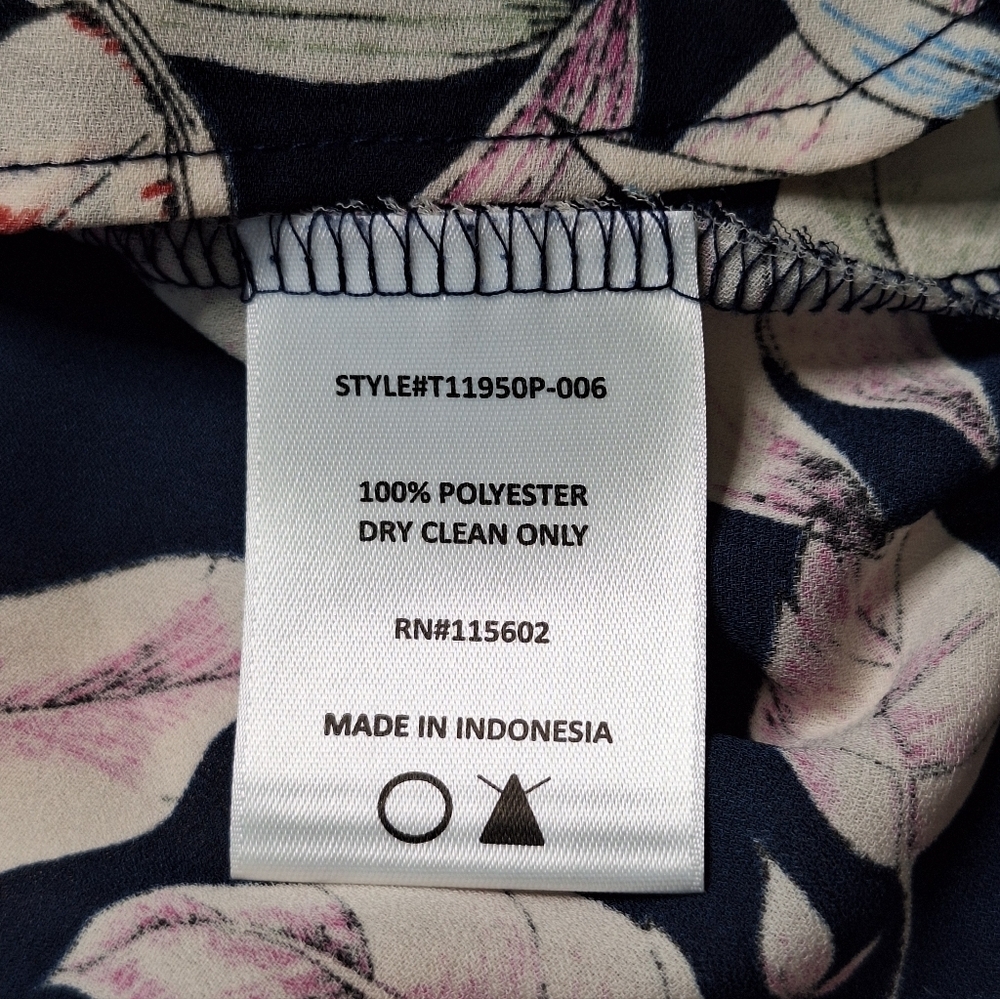 Lush Navy Tropical Print Sleeveless Casual Blouse - Picture 8 of 8